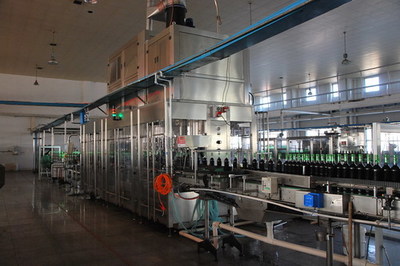 長(zhǎng)城葡萄酒河北沙城產(chǎn)區(qū)擁有行業(yè)領(lǐng)先的自動(dòng)化生產(chǎn)線_中國(guó)膜工業(yè)協(xié)會(huì)